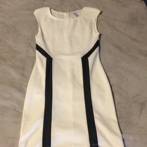 Body-contouring dress - Picture 1 of 2